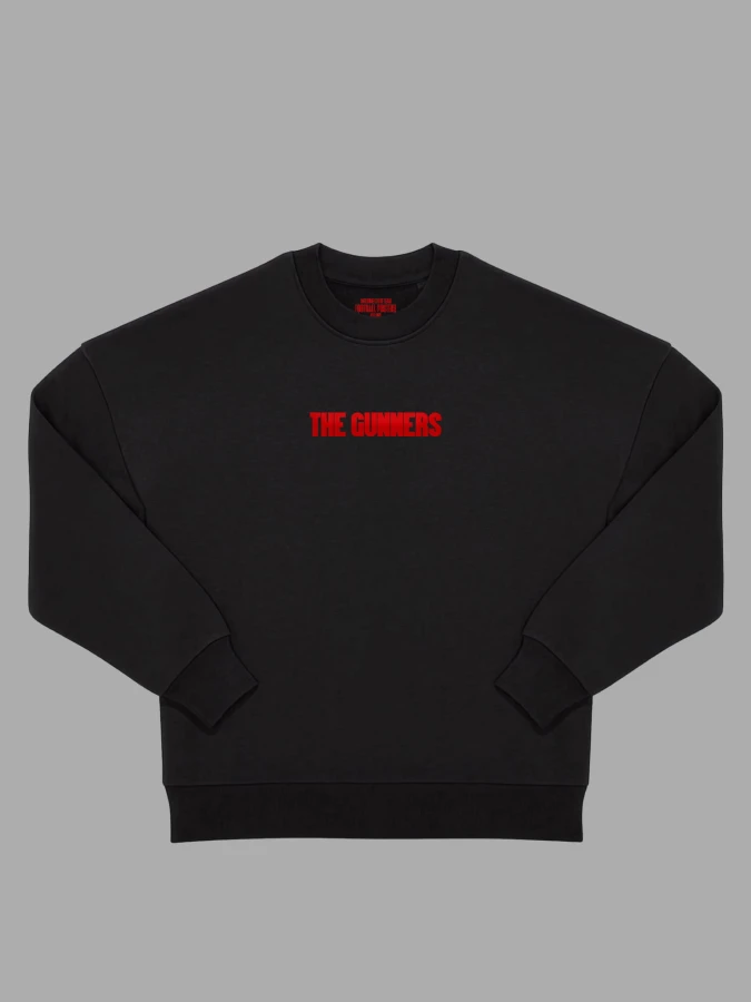 Mockup czarna bluza bez kaptura przód.jpg
