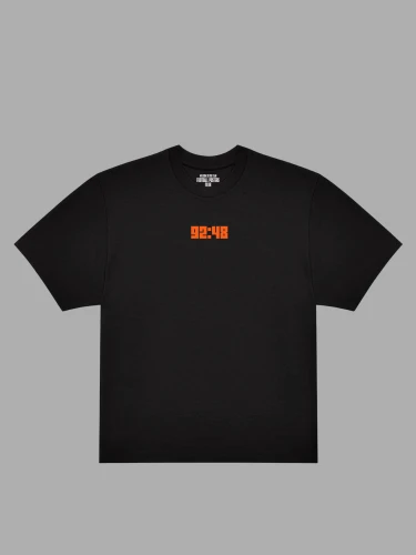 Mockup-czarna-koszulka-przód-la-decima.webp
