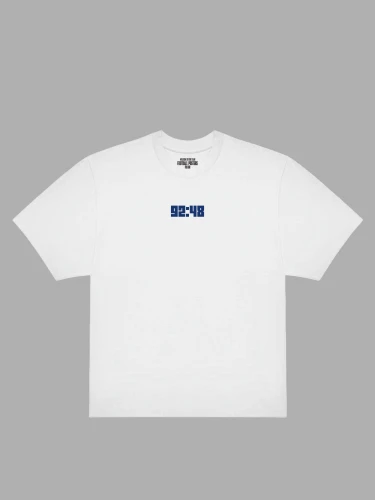 Mockup-biała-koszulka-przód-la-decima.webp