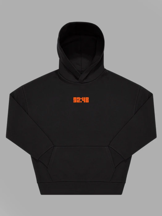 Mockup-czarna-bluza-przód-la-decima (1).webp